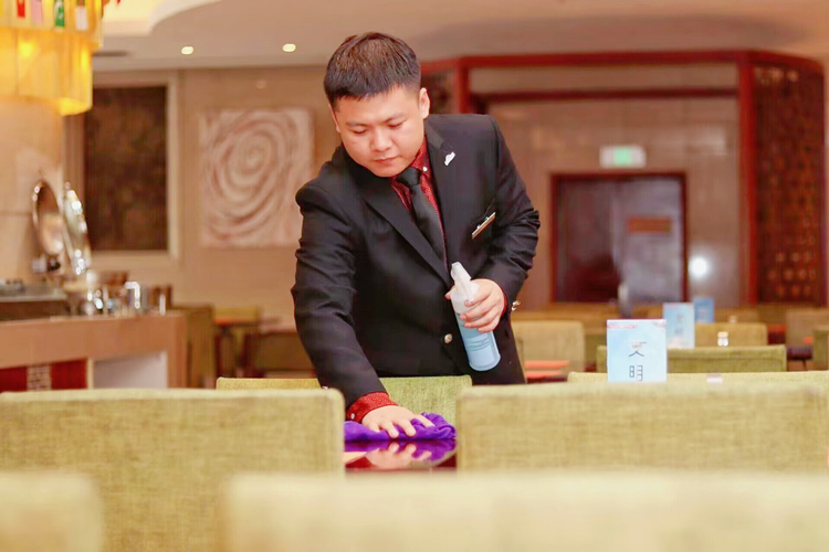 平凡亦闪耀，服务暖人心——豪生酒店西餐厅副经理刘文祥的故事